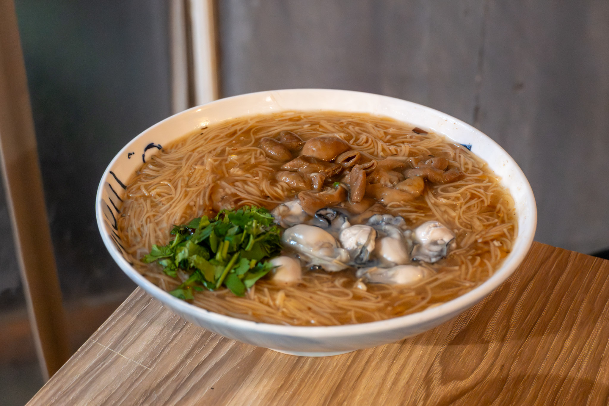 新竹｜享來初｜東門市場必吃麵線 柴魚高湯＋鹹酥雞超有特色