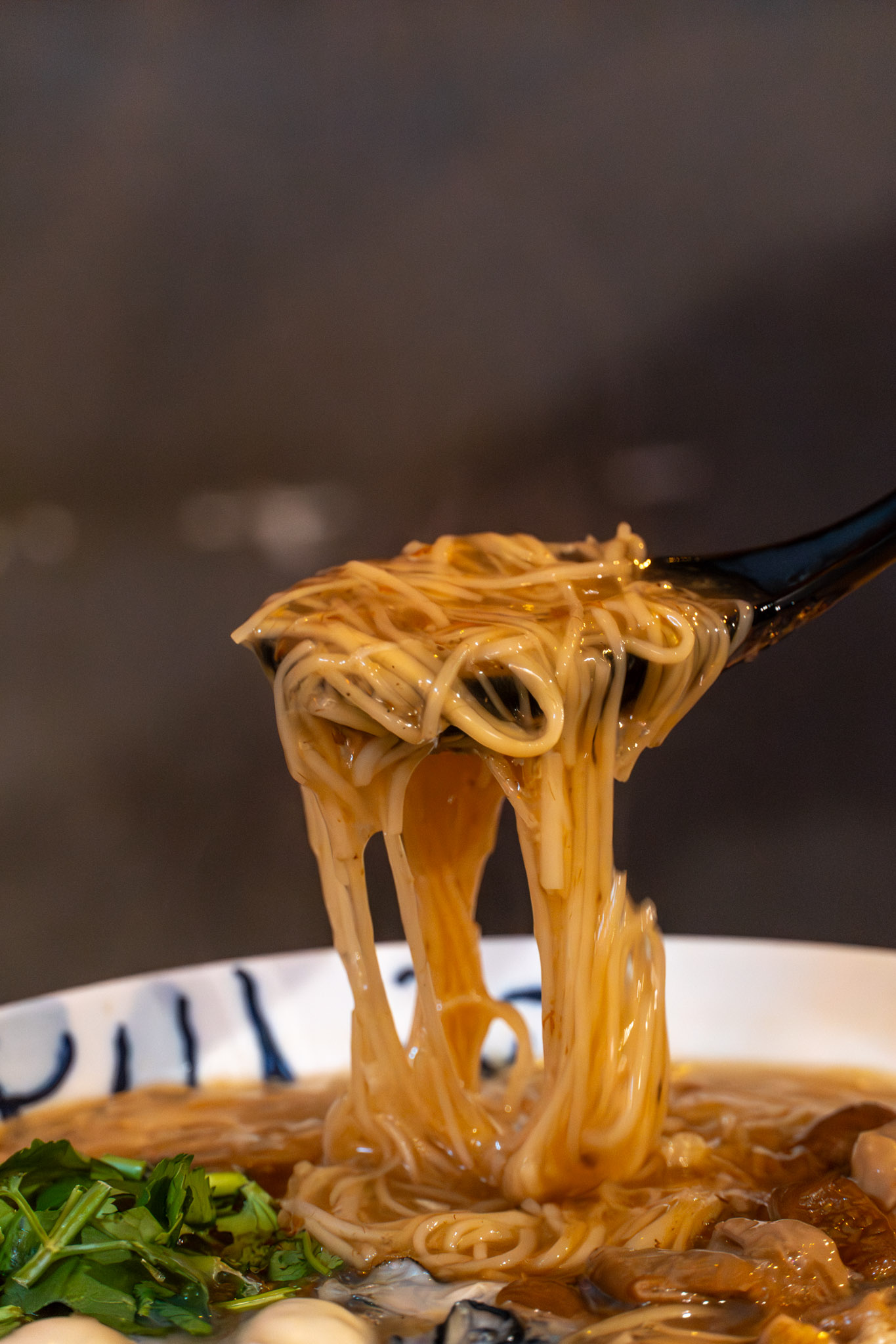 新竹｜享來初｜東門市場必吃麵線 柴魚高湯＋鹹酥雞超有特色