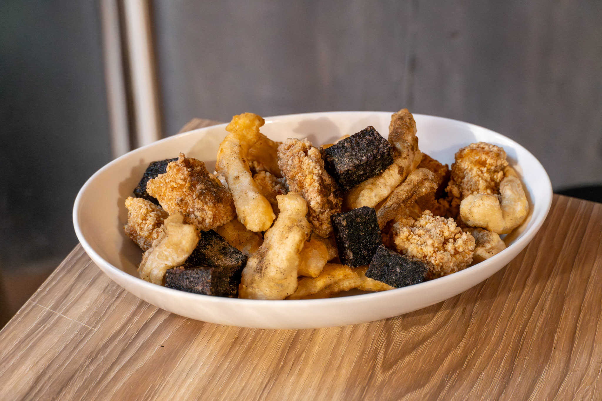 新竹｜享來初｜東門市場必吃麵線 柴魚高湯＋鹹酥雞超有特色