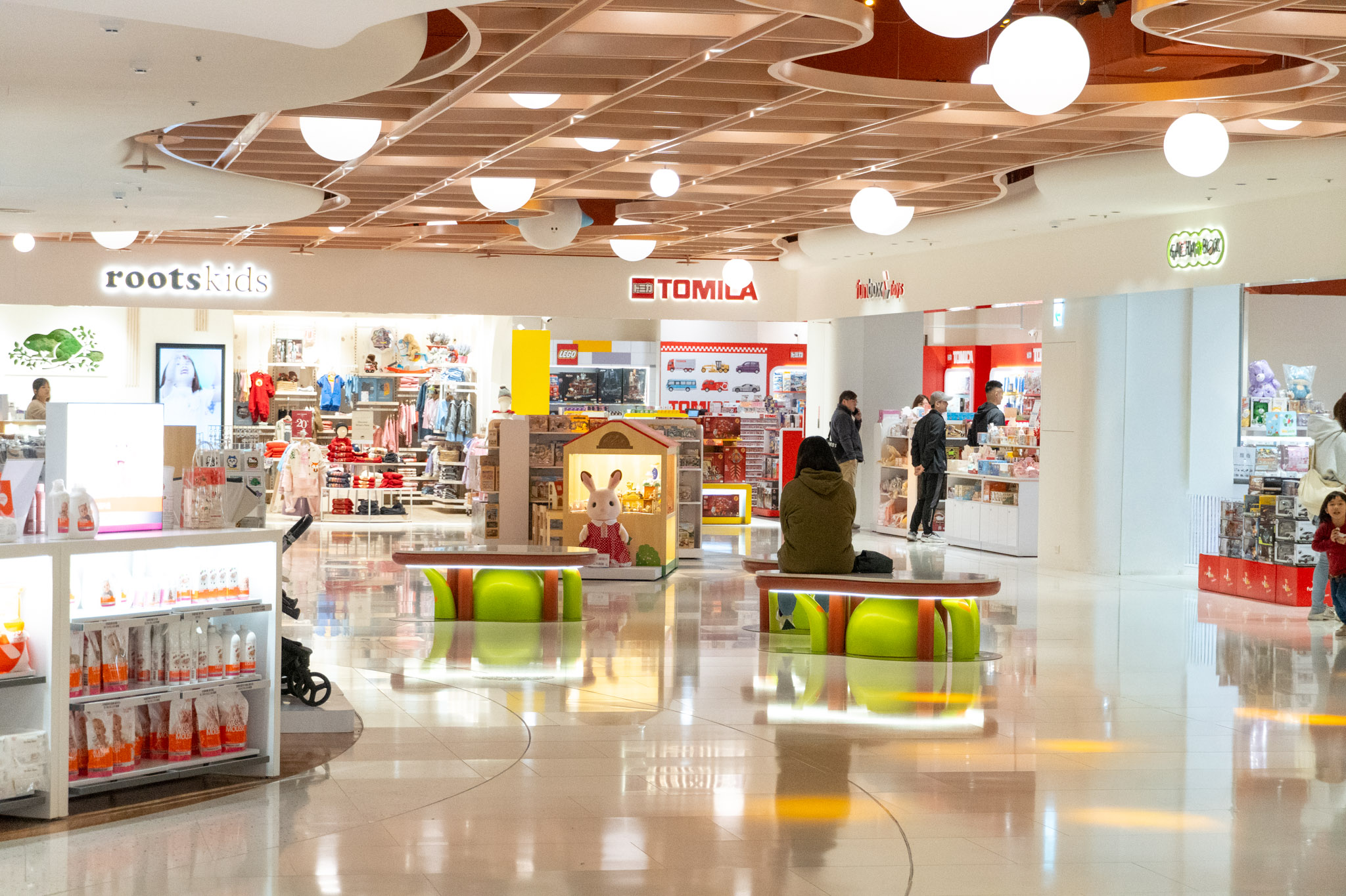 桃園|大江國際購物中心|不知道去哪?那就去大江!桃園大江購物中心驚喜大爆發,打卡+優惠+新品牌一網打盡,讓你一進去就逛到不想出來,全桃最美打卡 Mall! 桃園|大江國際購物中心|不知道去哪?那就去大江!桃園大江購物中心驚喜大爆發,打卡+優惠+新品牌一網打盡,讓你一進去就逛到不想出來,全桃最美打卡 Mall!