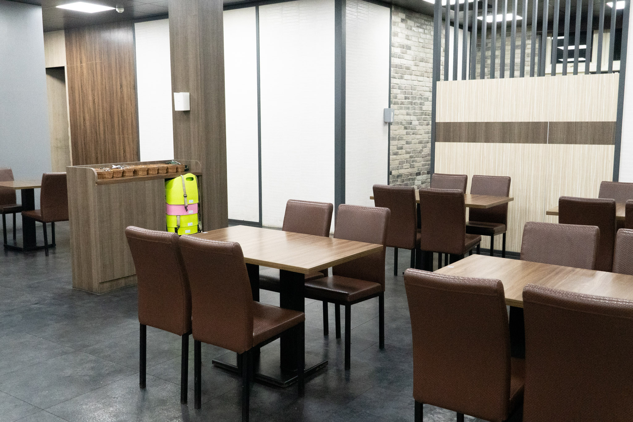 桃園｜饗厚牛排 桃園店｜超過三十種餐點的自助百匯體驗 平價主餐 59 元就吃得到