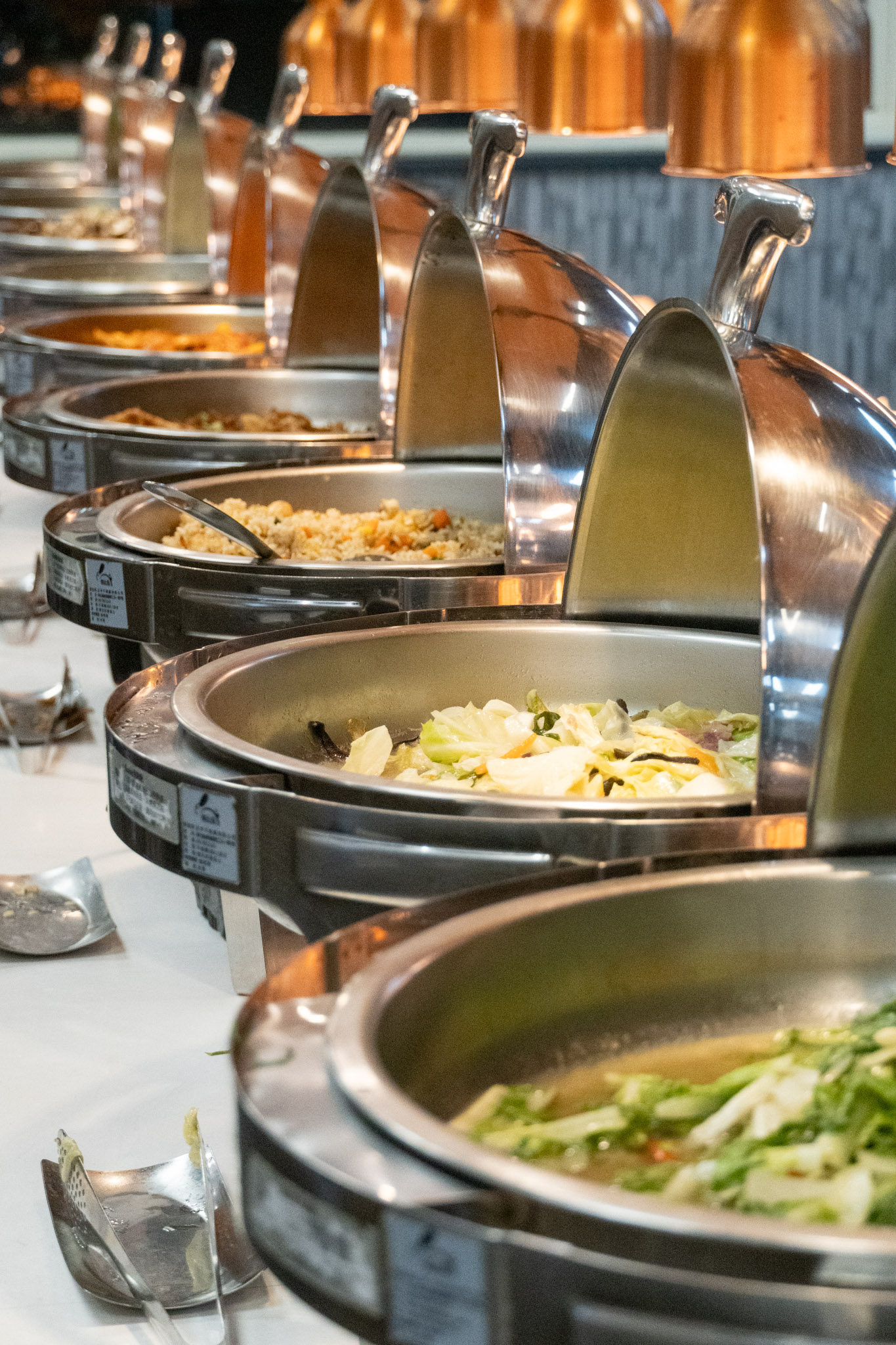 桃園｜饗厚牛排 桃園店｜超過三十種餐點的自助百匯體驗 平價主餐 59 元就吃得到