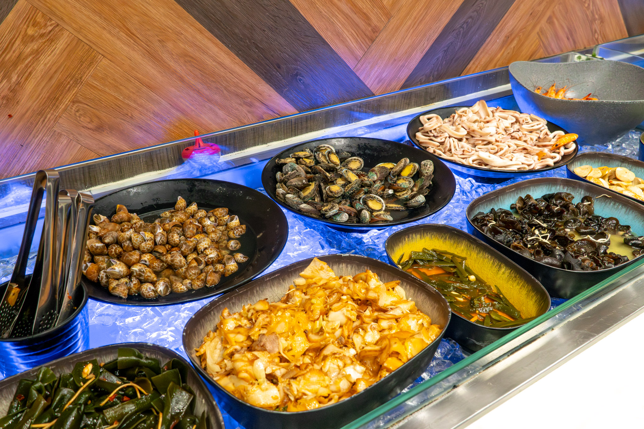 桃園｜饗厚牛排 桃園店｜超過三十種餐點的自助百匯體驗 平價主餐 59 元就吃得到