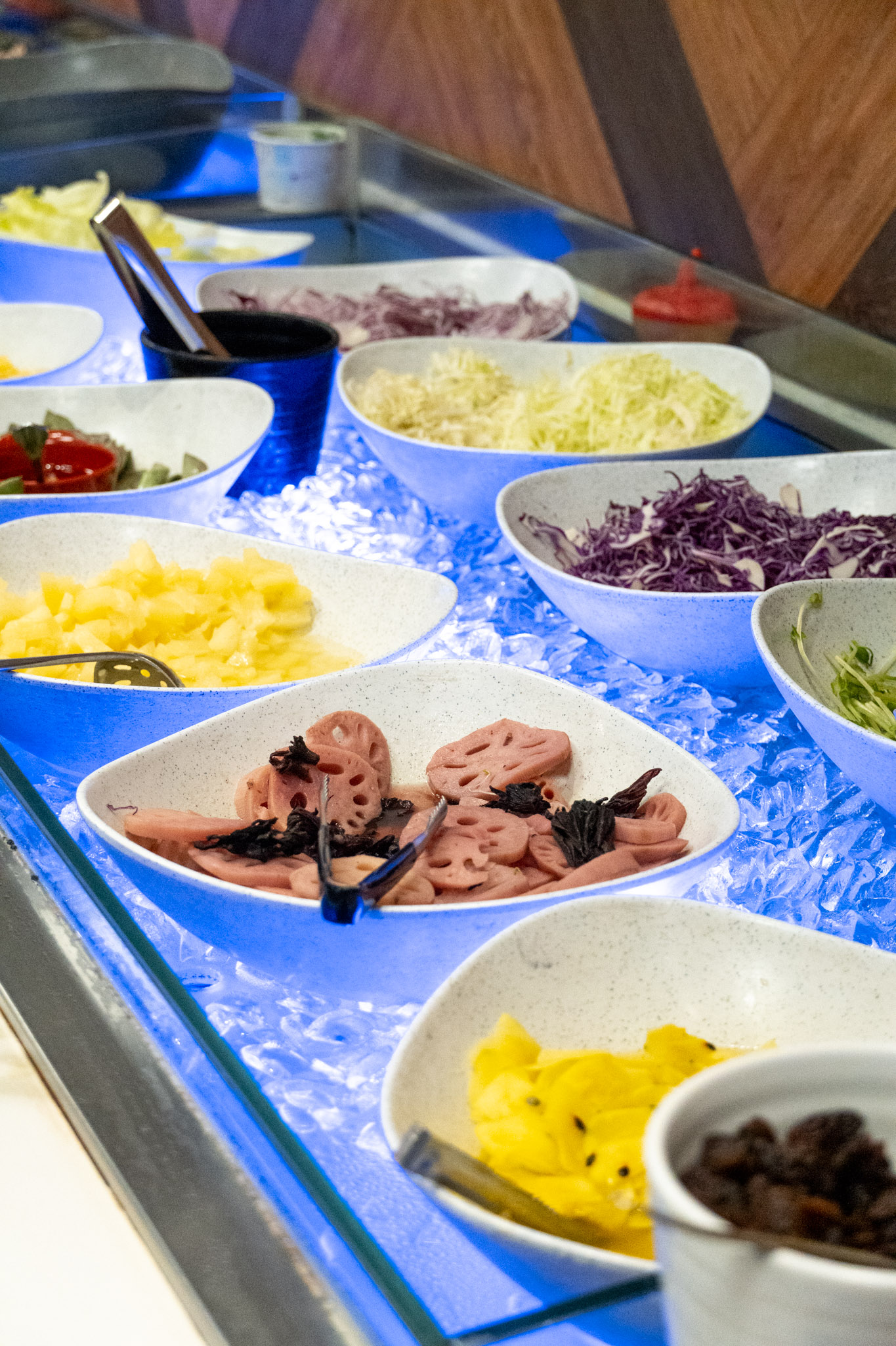 桃園｜饗厚牛排 桃園店｜超過三十種餐點的自助百匯體驗 平價主餐 59 元就吃得到