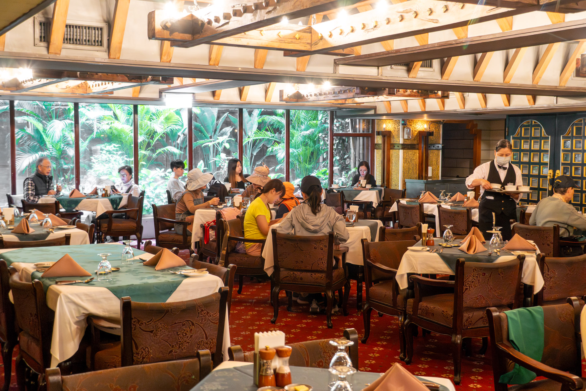 台北|亞里士餐廳|台北中山老靈魂牛排館 復古空間藏著三千萬真空管音響 約會首選餐廳推薦 台北|亞里士餐廳|台北中山老靈魂牛排館 復古空間藏著三千萬真空管音響 約會首選餐廳推薦