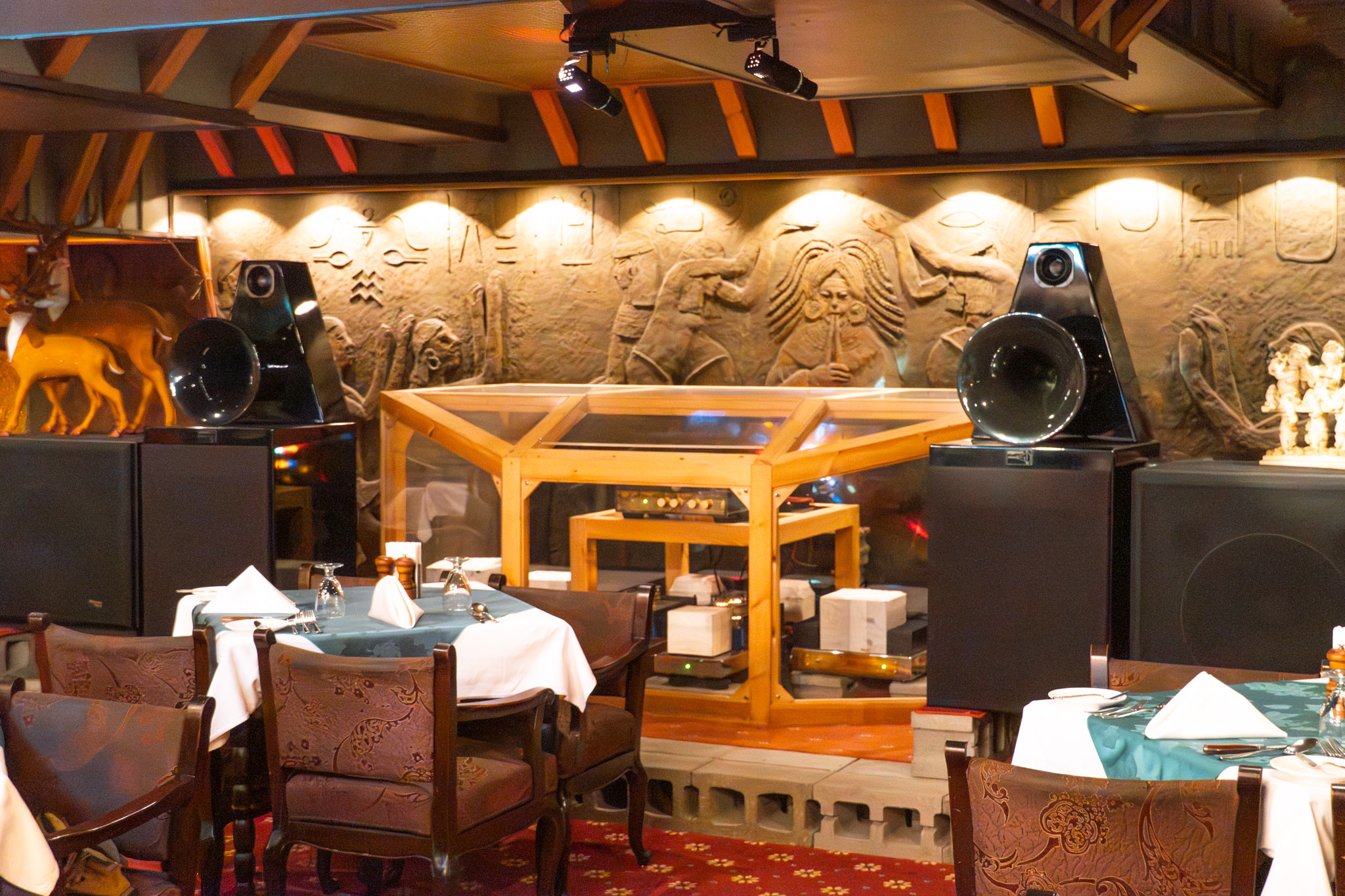 台北|亞里士餐廳|台北中山老靈魂牛排館 復古空間藏著三千萬真空管音響 約會首選餐廳推薦 台北|亞里士餐廳|台北中山老靈魂牛排館 復古空間藏著三千萬真空管音響 約會首選餐廳推薦