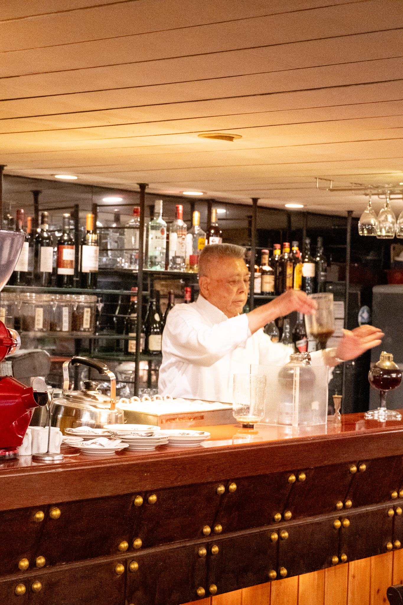 台北|亞里士餐廳|台北中山老靈魂牛排館 復古空間藏著三千萬真空管音響 約會首選餐廳推薦 台北|亞里士餐廳|台北中山老靈魂牛排館 復古空間藏著三千萬真空管音響 約會首選餐廳推薦