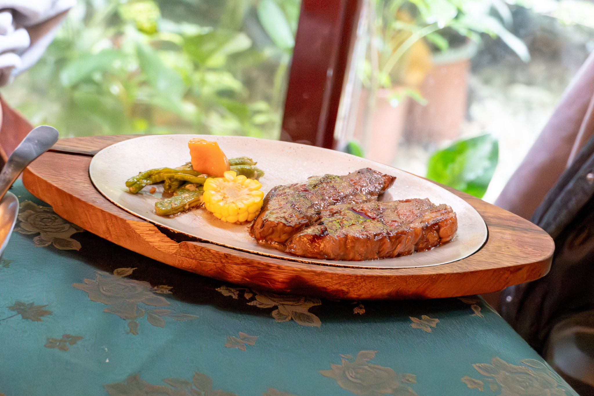 台北|亞里士餐廳|台北中山老靈魂牛排館 復古空間藏著三千萬真空管音響 約會首選餐廳推薦 台北|亞里士餐廳|台北中山老靈魂牛排館 復古空間藏著三千萬真空管音響 約會首選餐廳推薦