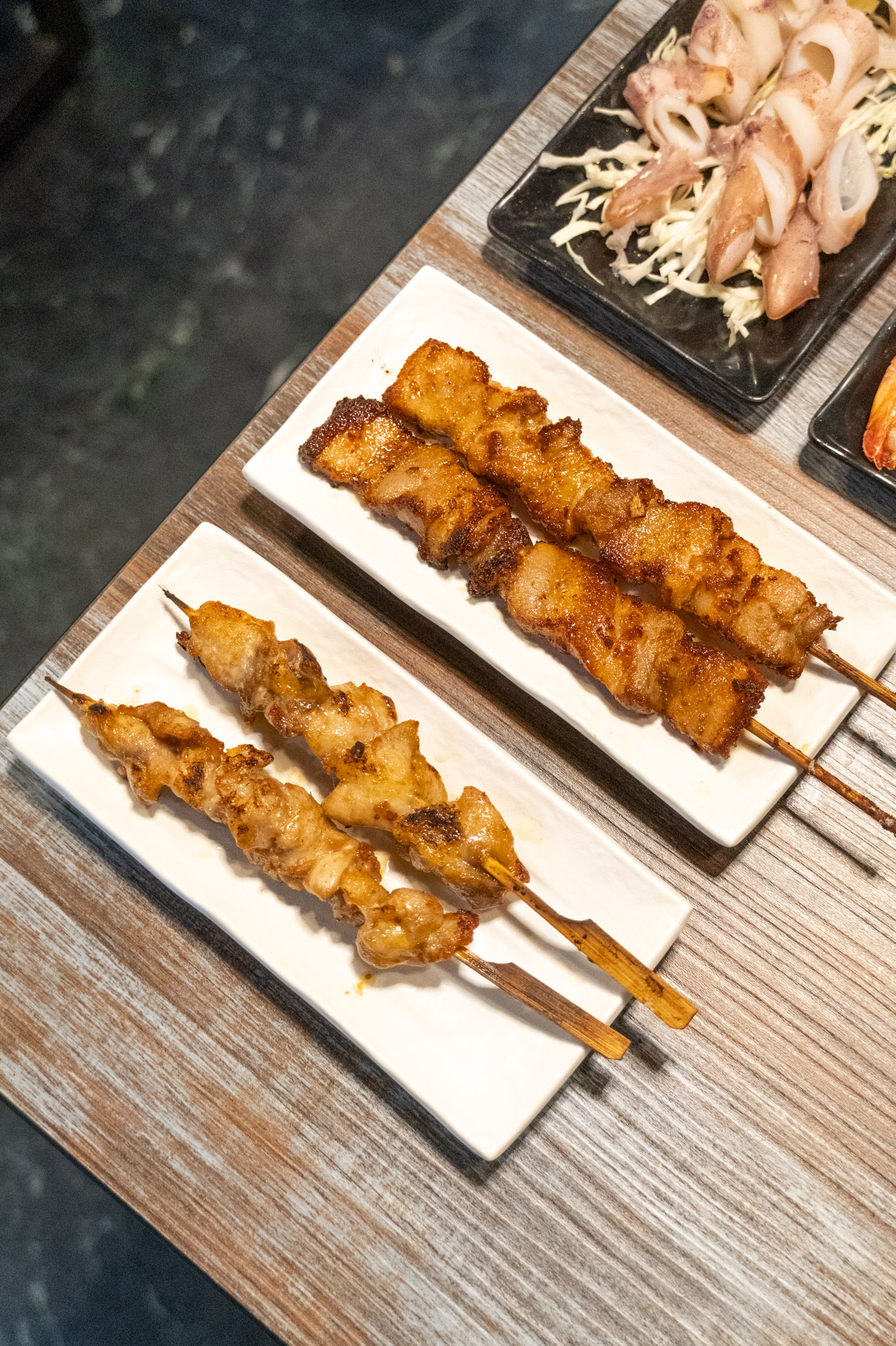 台北｜澎湖頂鮮海鮮燒烤鍋物｜澎湖直送海鮮在台北就吃得到 新鮮度有感 烤小卷、烤魚、白蝦都是一吃就懂