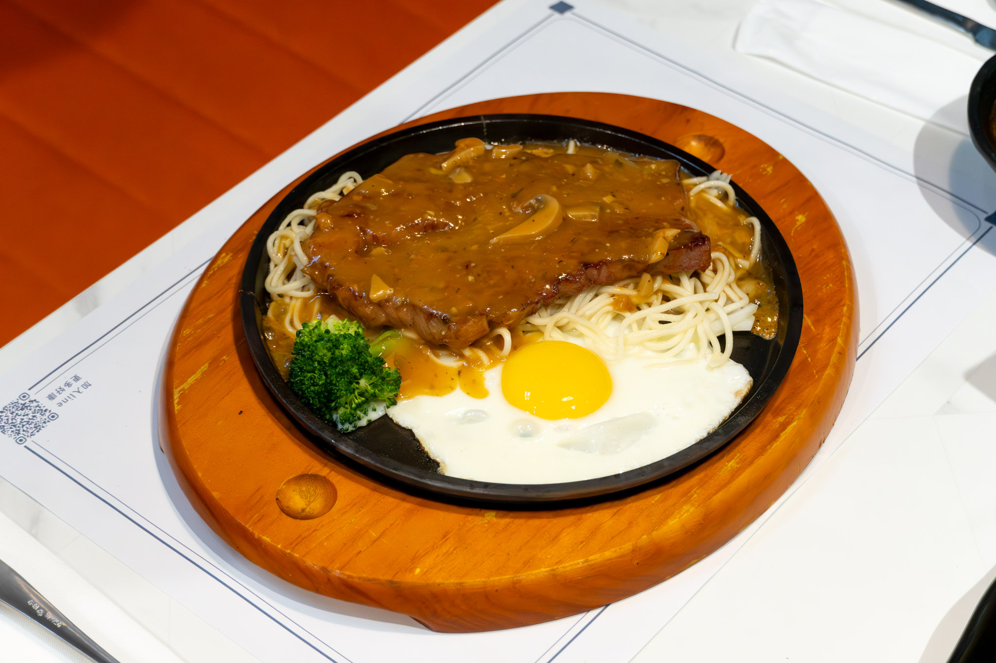 彰化｜嗨溢牛排｜員林這間牛排一定會讓你想回訪 380元起自助吧吃到飽 這肉量我真的嚇到