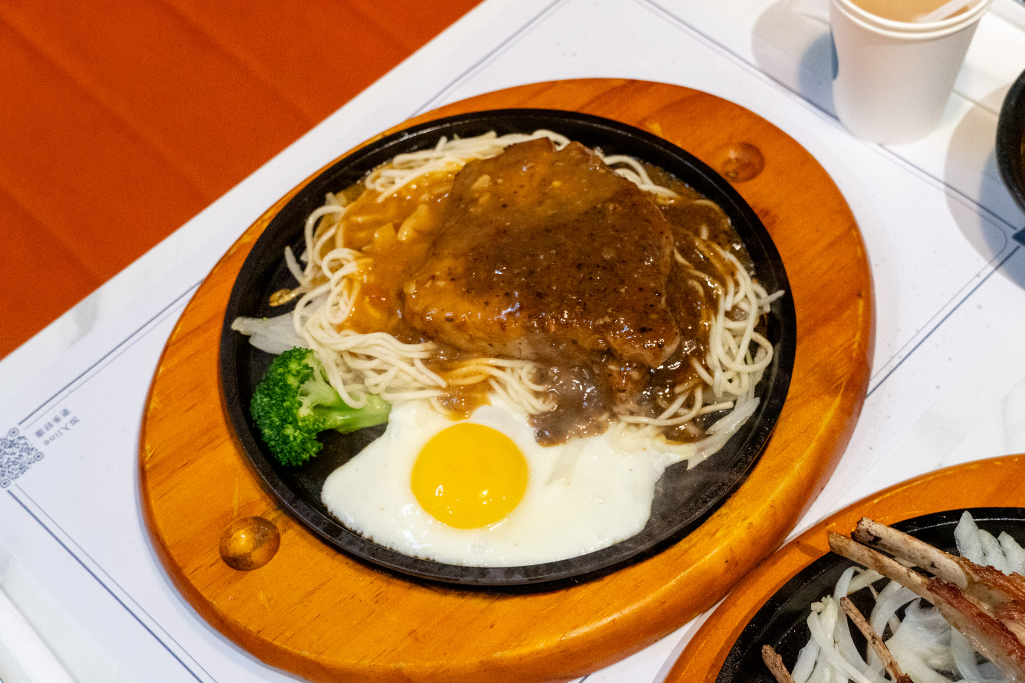 彰化｜嗨溢牛排｜員林這間牛排一定會讓你想回訪 380元起自助吧吃到飽 這肉量我真的嚇到