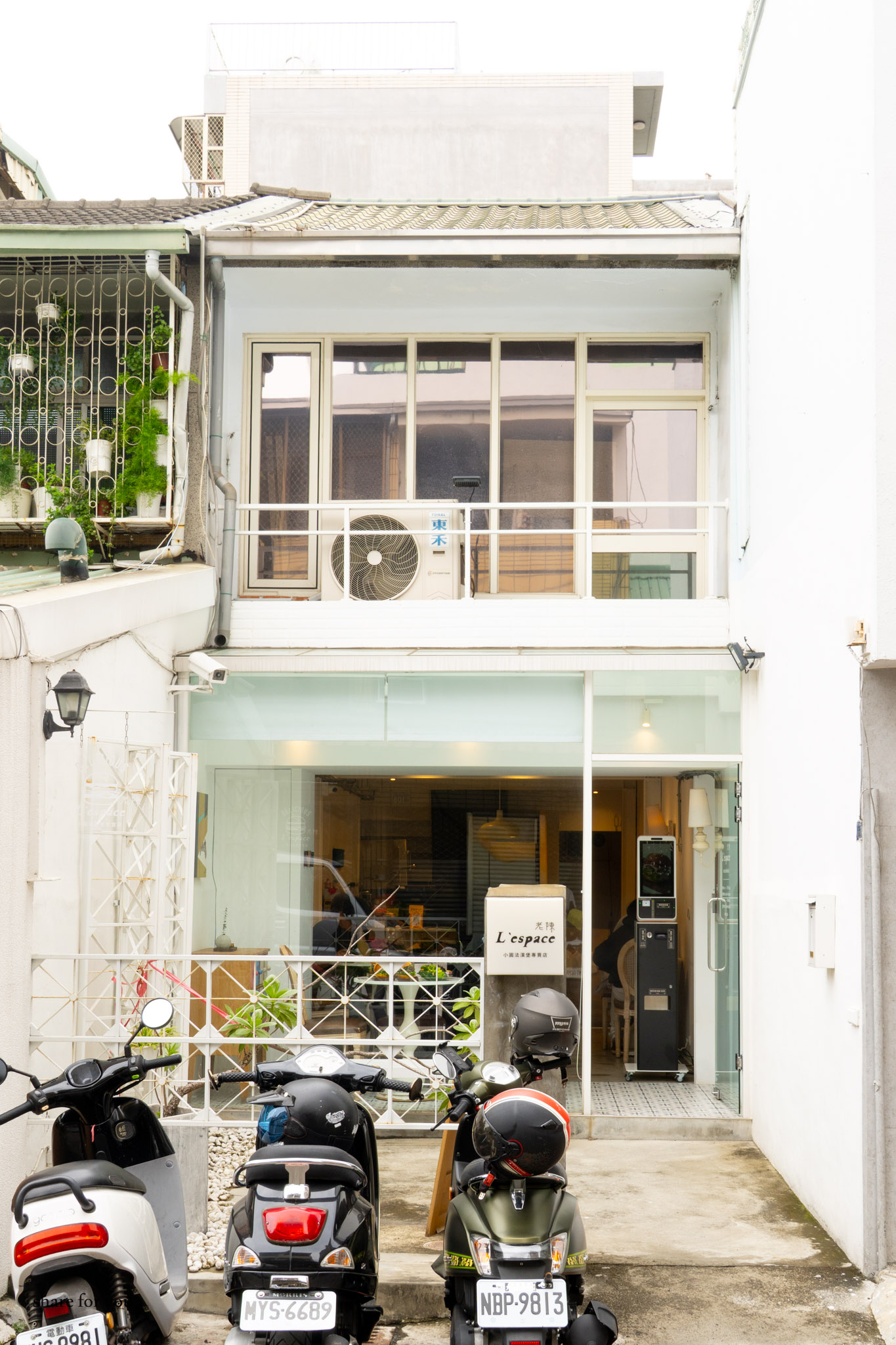 台中|L'espace 老陳小圓法漢堡專賣店|台中這間漢堡 把法國麵包變得更溫柔好入口 外酥內軟不刮口 台中|L'espace 老陳小圓法漢堡專賣店|台中這間漢堡 把法國麵包變得更溫柔好入口 外酥內軟不刮口