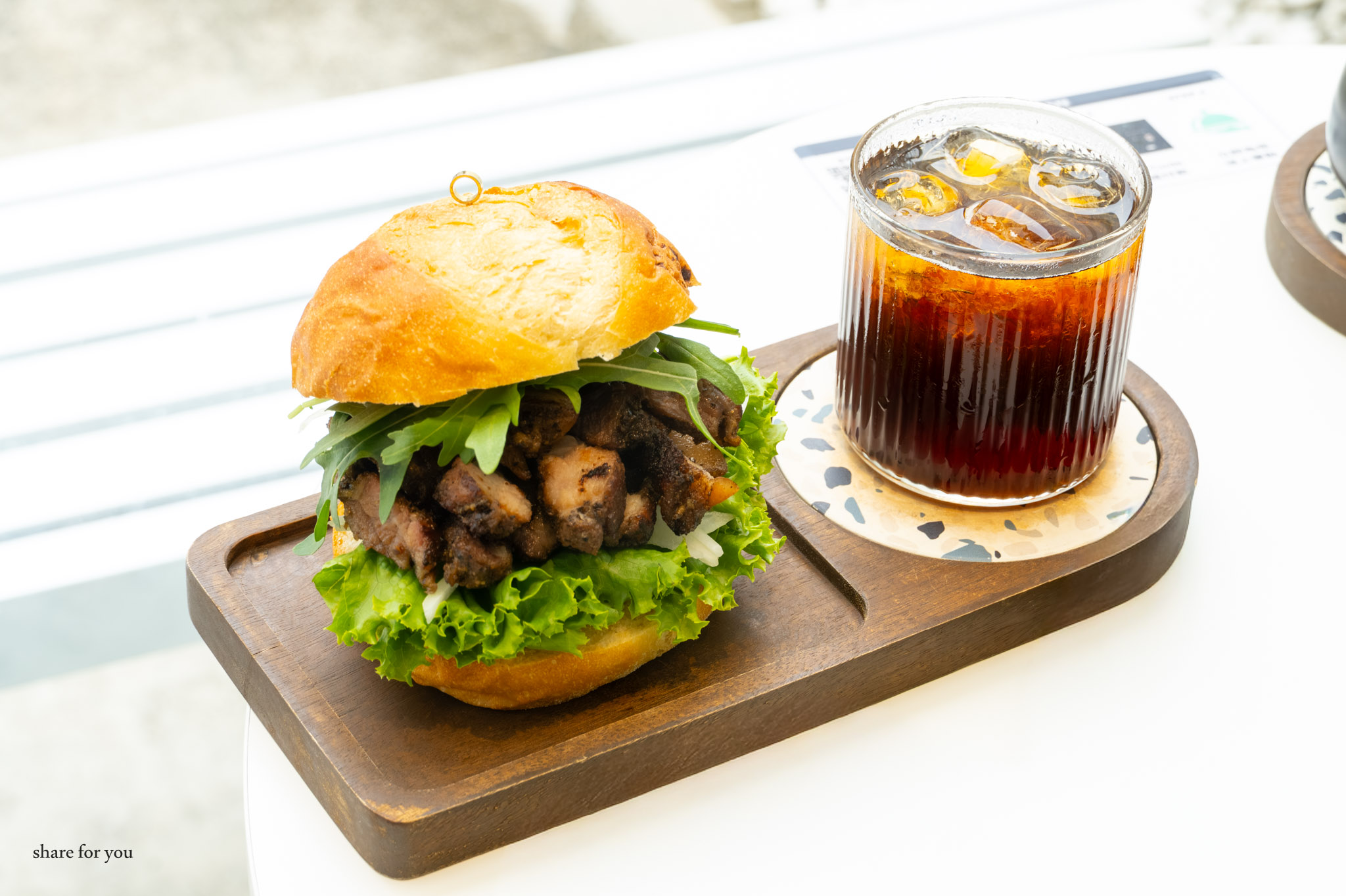 台中|L'espace 老陳小圓法漢堡專賣店|台中這間漢堡 把法國麵包變得更溫柔好入口 外酥內軟不刮口 台中|L'espace 老陳小圓法漢堡專賣店|台中這間漢堡 把法國麵包變得更溫柔好入口 外酥內軟不刮口