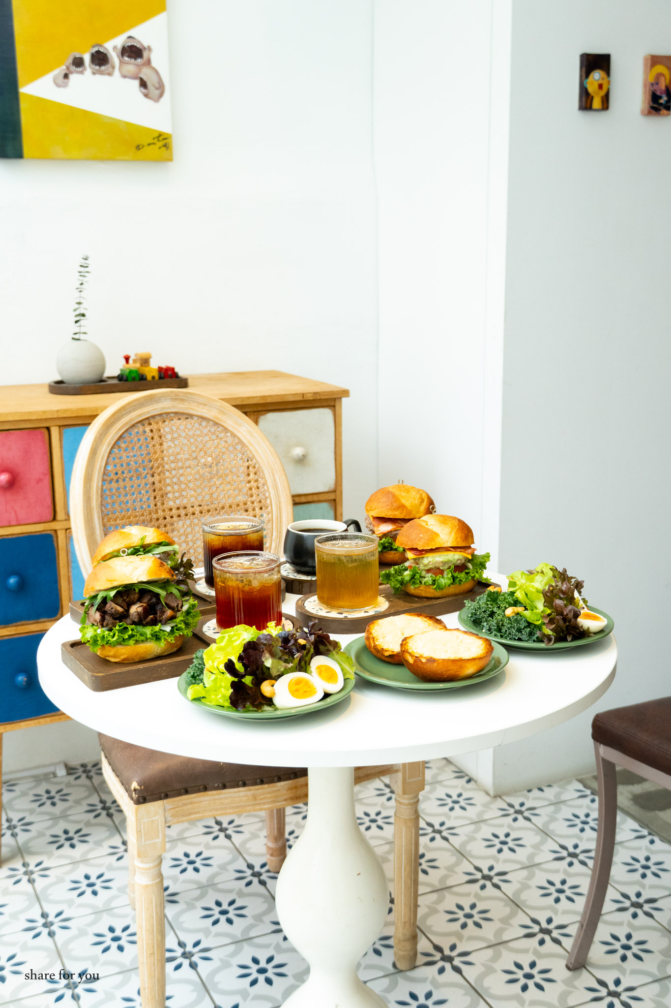 台中|L'espace 老陳小圓法漢堡專賣店|台中這間漢堡 把法國麵包變得更溫柔好入口 外酥內軟不刮口 台中|L'espace 老陳小圓法漢堡專賣店|台中這間漢堡 把法國麵包變得更溫柔好入口 外酥內軟不刮口