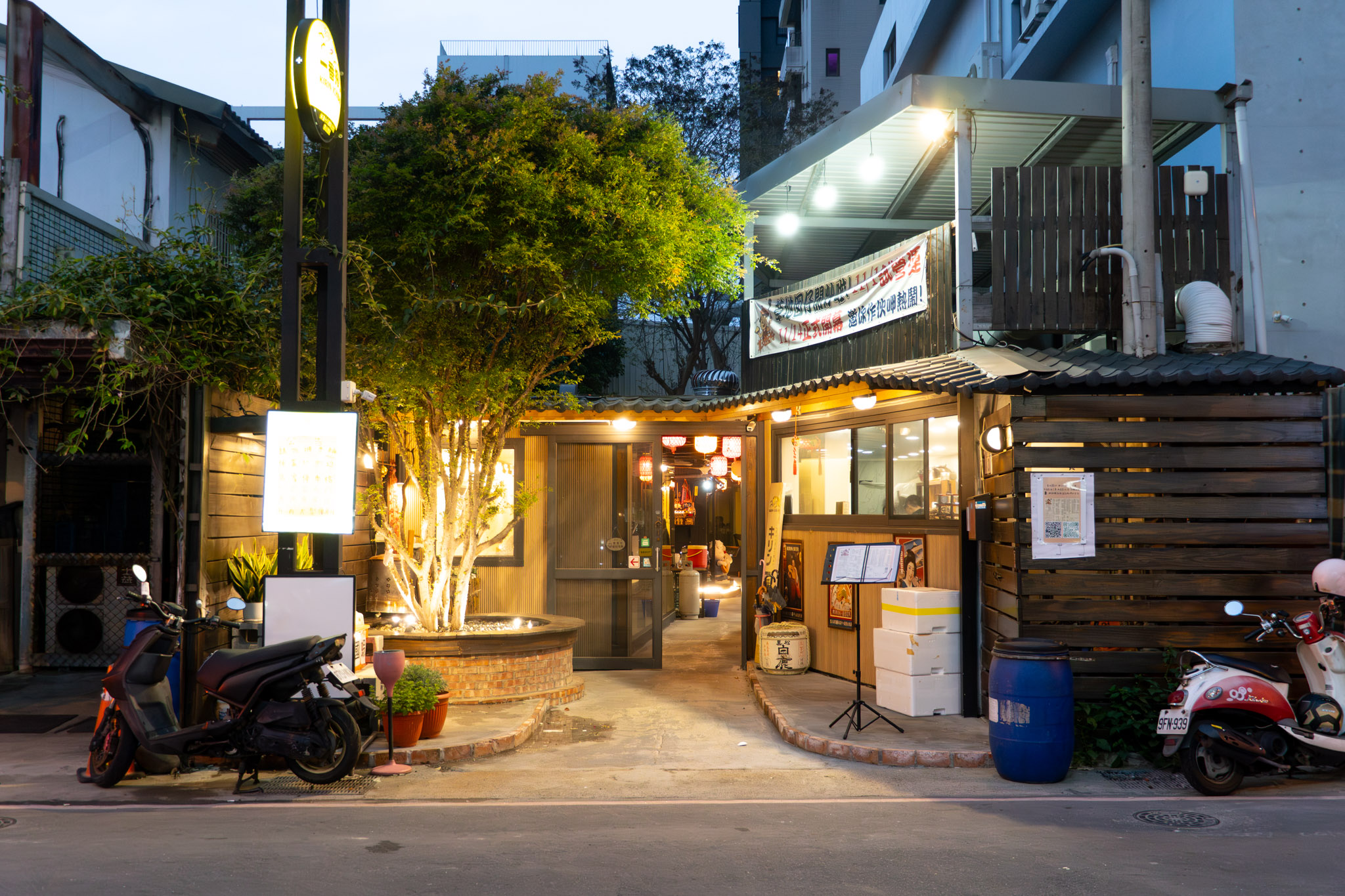 新竹｜草地囡仔複合式熱炒｜台式熱炒推薦 在地人最愛的家常料理與海鮮聚餐首選 吃出鍋氣與人情味