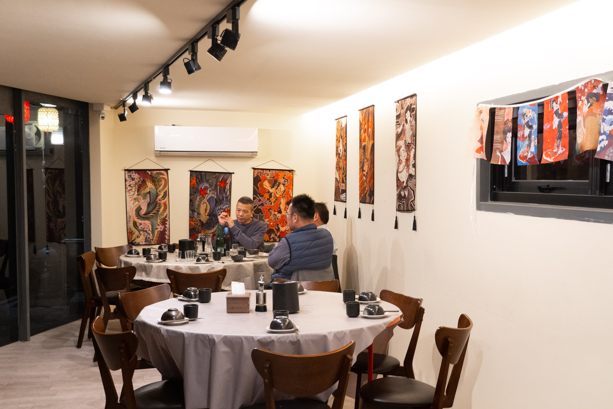 新竹｜草地囡仔複合式熱炒｜台式熱炒推薦 在地人最愛的家常料理與海鮮聚餐首選 吃出鍋氣與人情味