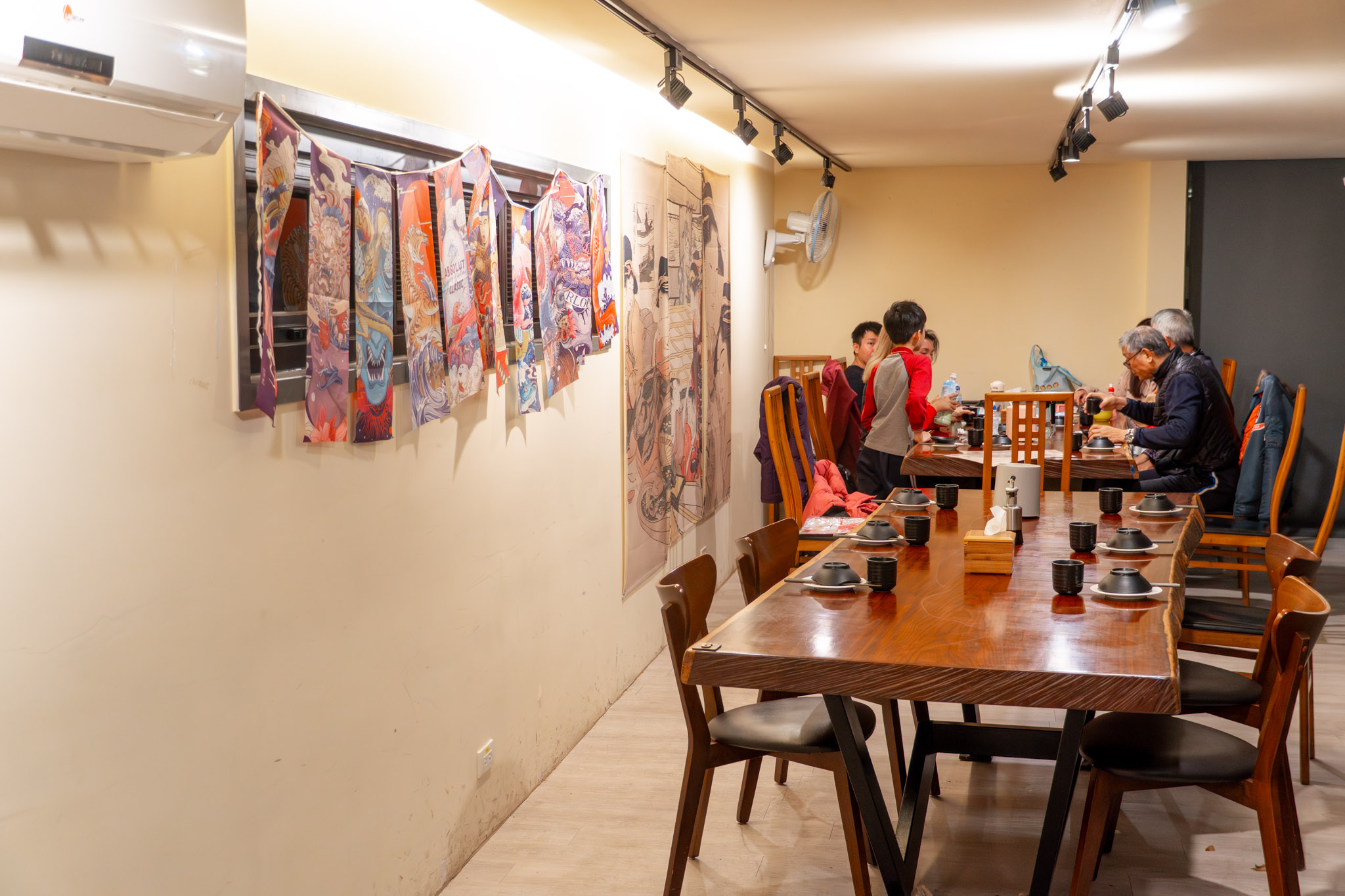 新竹｜草地囡仔複合式熱炒｜台式熱炒推薦 在地人最愛的家常料理與海鮮聚餐首選 吃出鍋氣與人情味