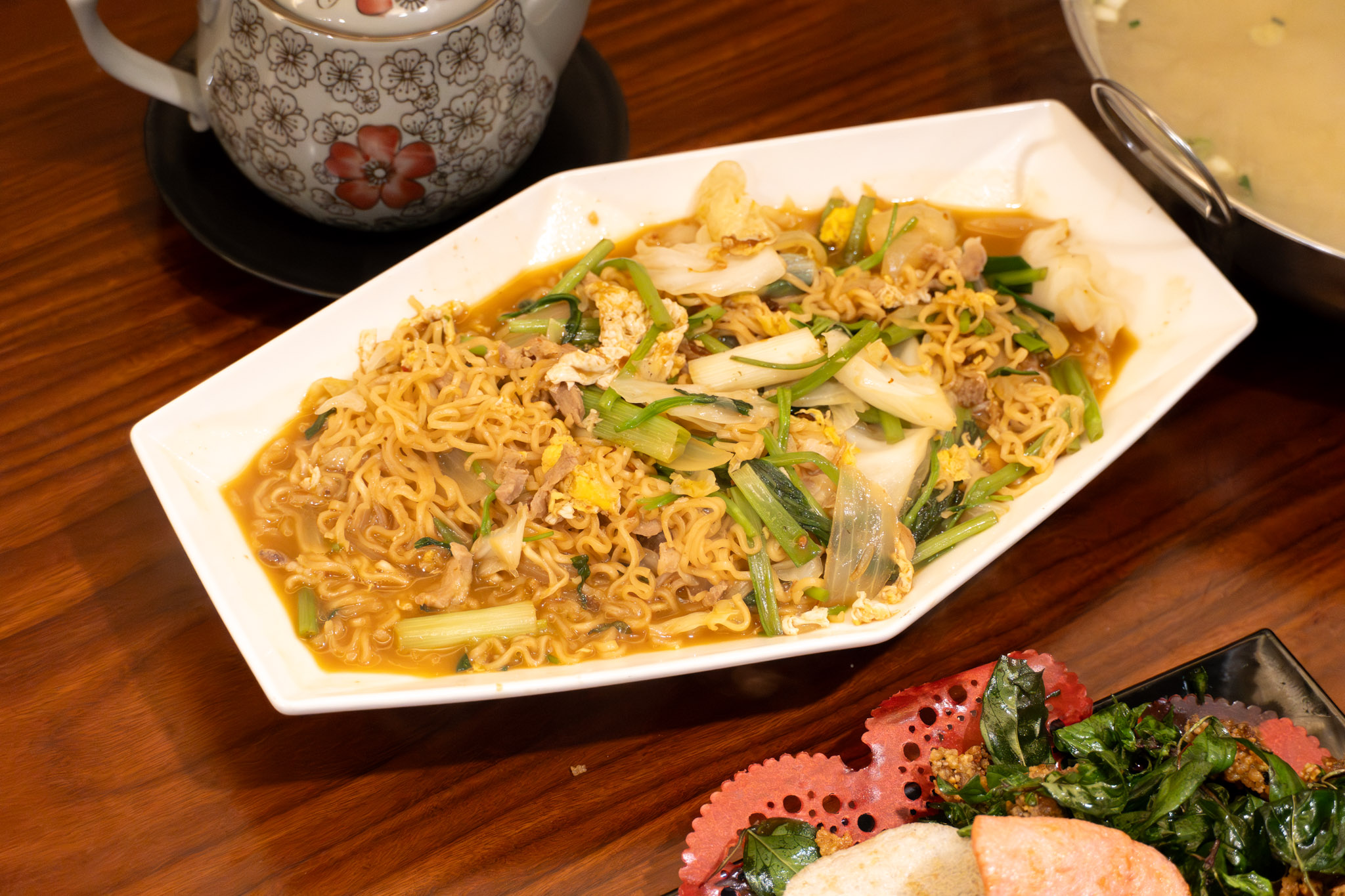 新竹｜草地囡仔複合式熱炒｜台式熱炒推薦 在地人最愛的家常料理與海鮮聚餐首選 吃出鍋氣與人情味