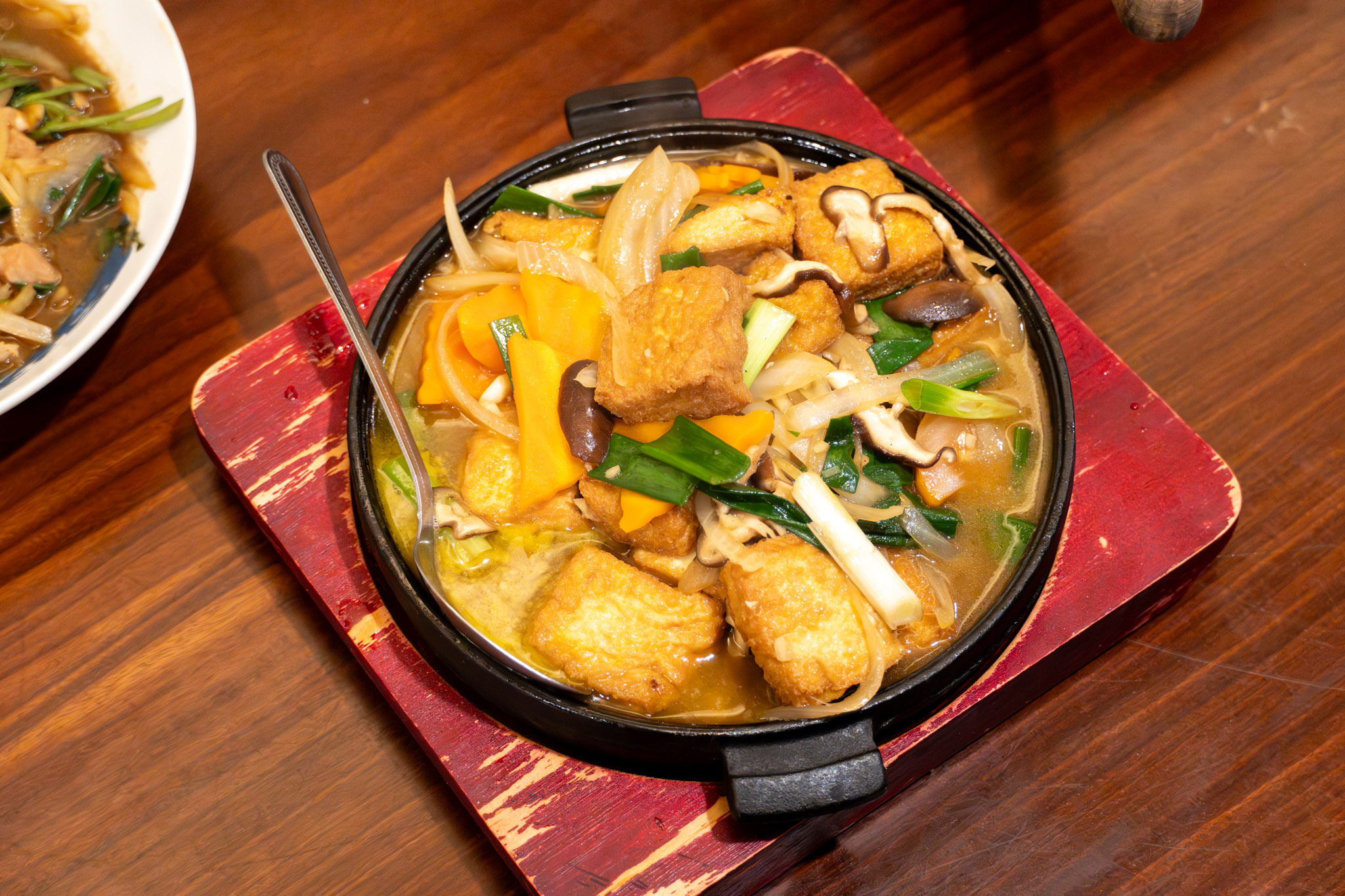 新竹｜草地囡仔複合式熱炒｜台式熱炒推薦 在地人最愛的家常料理與海鮮聚餐首選 吃出鍋氣與人情味