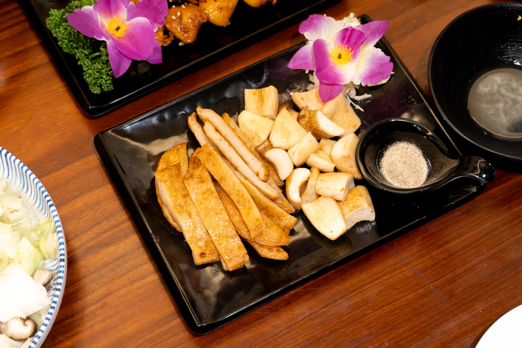 新竹｜草地囡仔複合式熱炒｜台式熱炒推薦 在地人最愛的家常料理與海鮮聚餐首選 吃出鍋氣與人情味