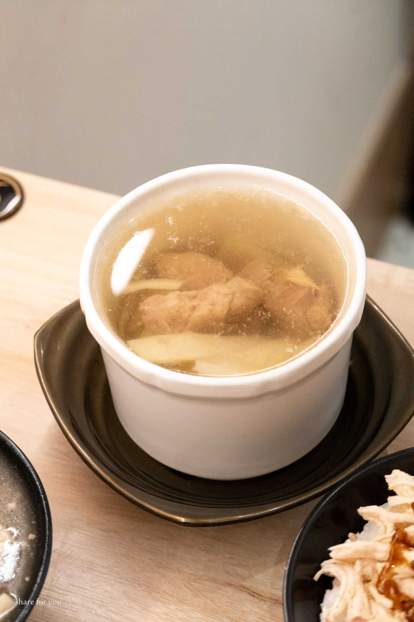 台北｜魯肉財｜台北老字號魯肉飯 從無名攤車到經典老味道